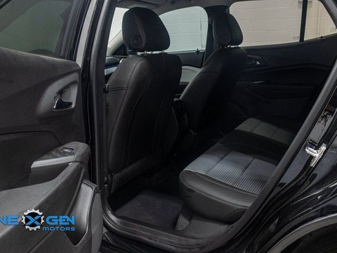 Used 2025 Chevrolet Trax LT w/ Driver Confidence Package image 24