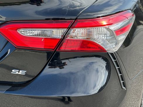 Used 2018 Toyota Camry SE FWD image 30