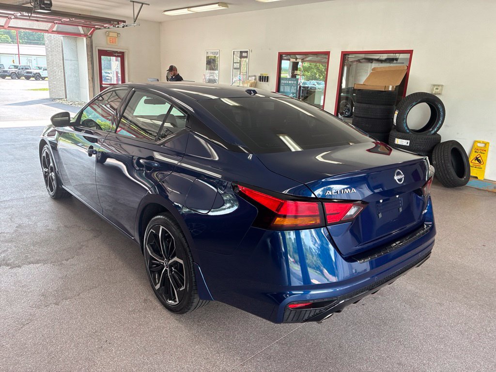 Used 2023 Nissan Altima 2.5 SR AWD/4WD image 9
