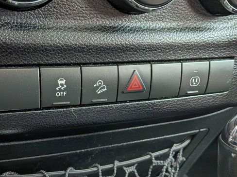 Used 2016 Jeep Wrangler Unlimited Rubicon w/ Connectivity Group AWD/4WD image 21