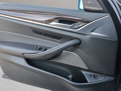 Used 2023 BMW 530i w/ Executive Package image 22