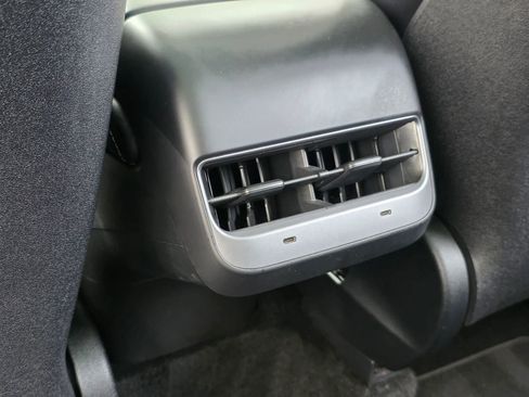 Used 2023 Tesla Model Y Long Range AWD/4WD image 33