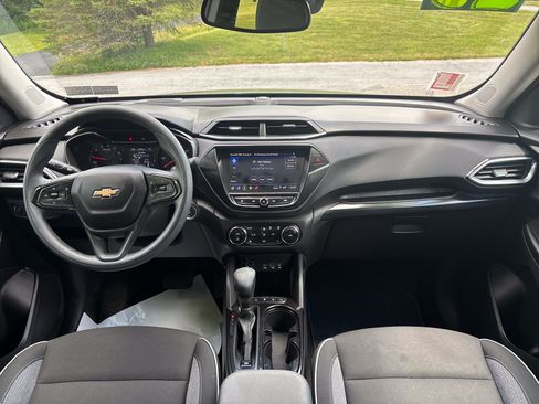 Used 2023 Chevrolet TrailBlazer LT w/ Convenience Package AWD/4WD image 1