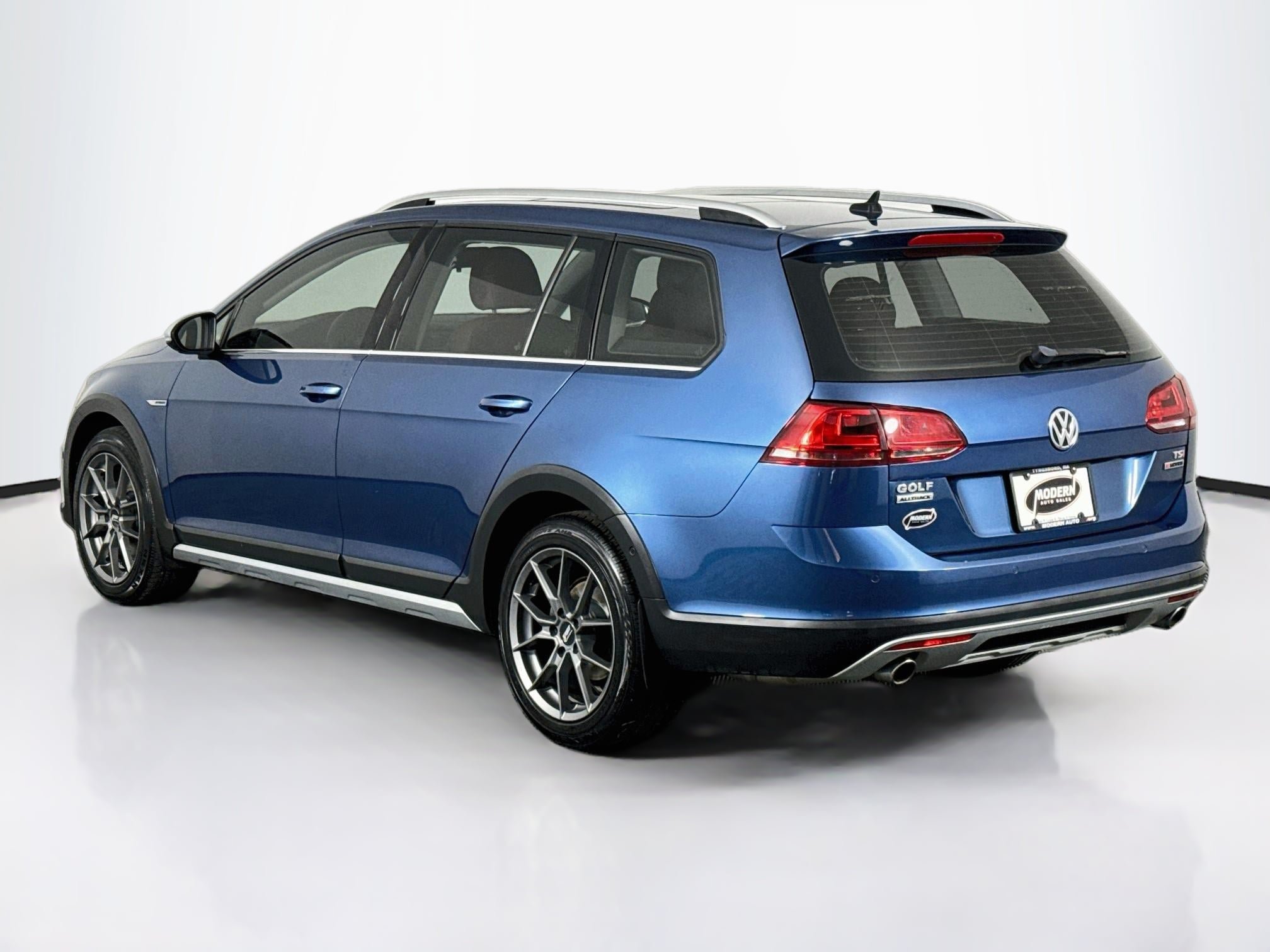 Used 2017 Volkswagen Golf Alltrack SE AWD/4WD image 13