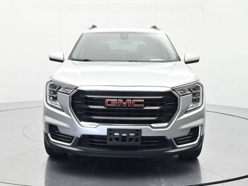Used 2022 GMC Terrain SLE w/ Driver Convenience Package FWD image 2