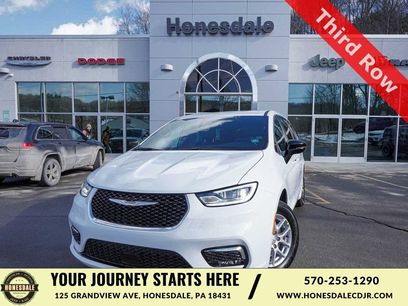 New 2026 Chrysler Pacifica Select