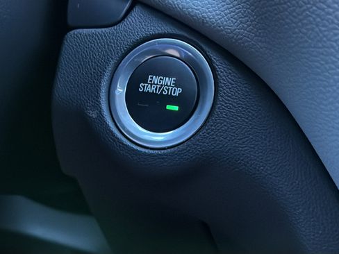 Used 2024 Chevrolet Equinox LS w/ LS Convenience Package image 29