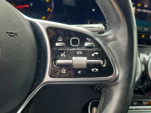 Used 2023 Mercedes-Benz GLB 250 4MATIC w/ Premium Package image 22