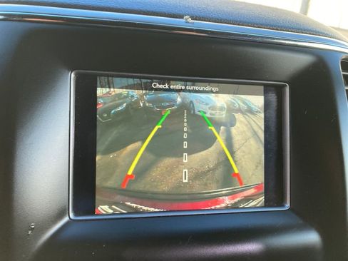 Used 2020 Jeep Grand Cherokee Laredo image 24