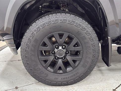 Certified 2017 Toyota Tacoma SR5 image 24