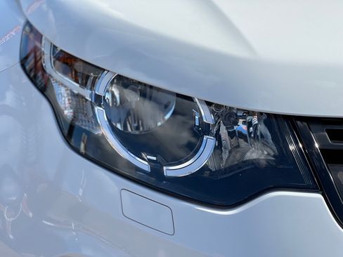 Used 2019 Land Rover Discovery Sport SE AWD/4WD image 28