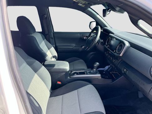 Used 2022 Toyota Tacoma TRD Off-Road w/ Technology Package image 24