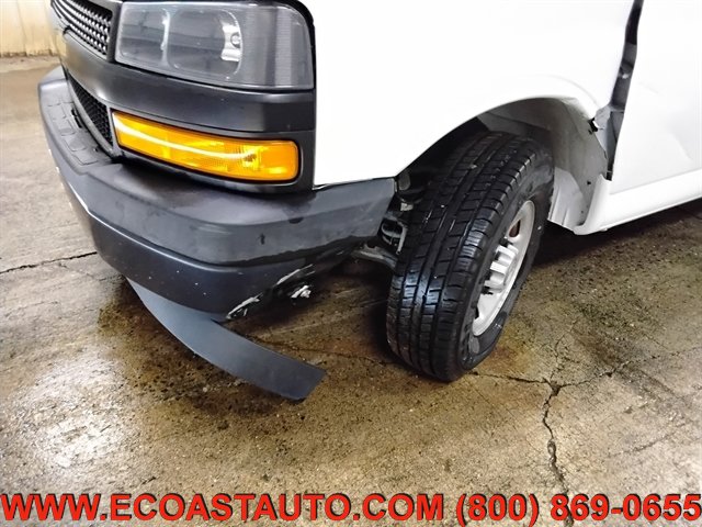 Used 2018 Chevrolet Express 2500 w/ Driver Convenience Package RWD image 19
