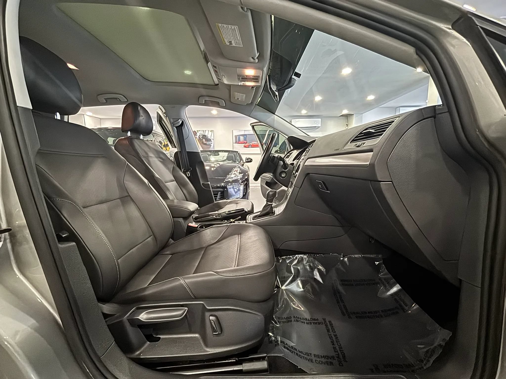 Used 2015 Volkswagen Golf S FWD image 18