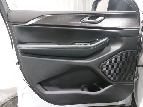 Used 2023 Jeep Grand Cherokee Laredo image 26