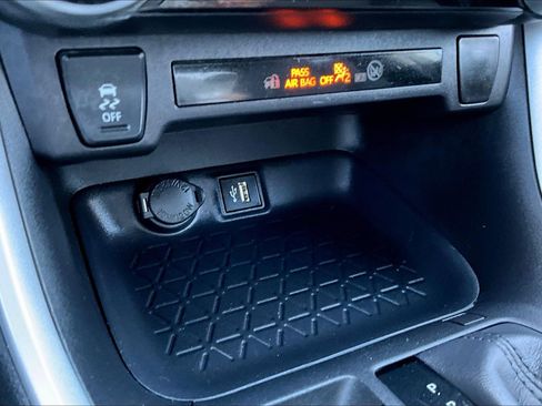 Used 2025 Toyota RAV4 XLE image 30