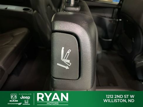 New 2026 Chrysler Pacifica Select AWD/4WD image 52