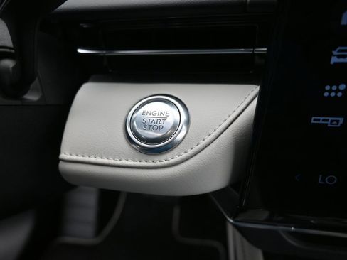 Used 2025 Lincoln Nautilus Reserve AWD/4WD image 19