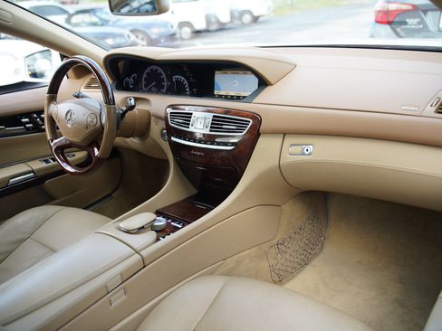 Used 2013 Mercedes-Benz CL 550 4MATIC image 19