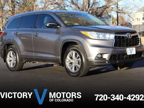 Used 2014 Toyota Highlander XLE image 1