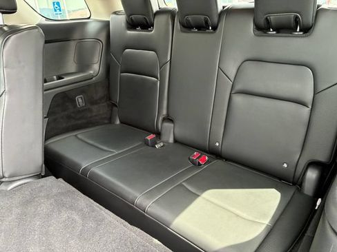 Certified 2025 Nissan Pathfinder SL FWD image 19