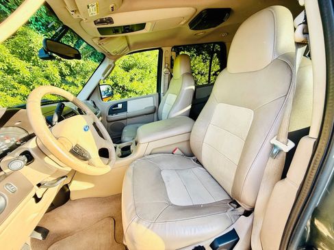Used 2004 Ford Expedition Eddie Bauer image 26