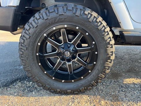 Used 2015 Jeep Wrangler Unlimited Sahara w/ Connectivity Group image 11