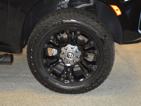 Used 2021 Chevrolet Tahoe Z71 w/ Luxury Package image 9