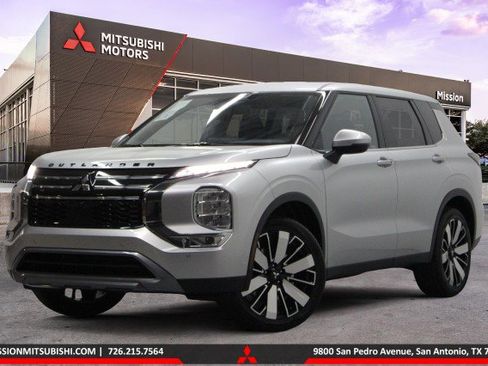 New 2025 Mitsubishi Outlander SE image 1