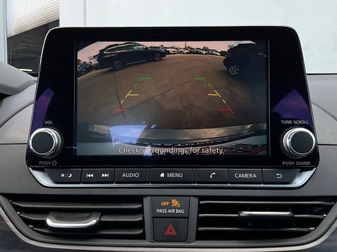 Used 2025 Nissan Altima 2.5 SV image 30