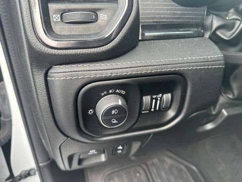 Used 2022 RAM 1500 Limited w/ Body-Colour Bumper Group AWD/4WD image 9
