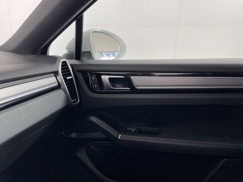 Certified 2023 Porsche Cayenne Platinum Edition AWD/4WD image 14