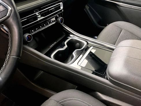 Used 2024 Chevrolet Traverse LT image 30