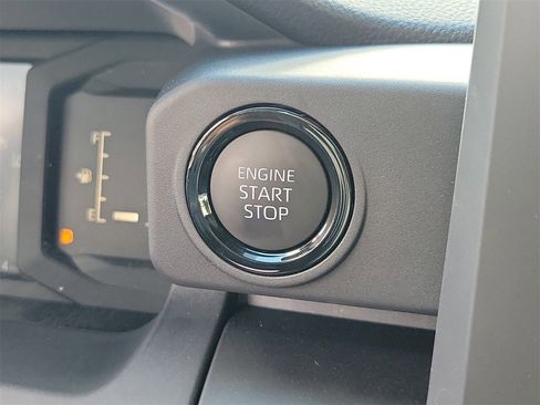 Used 2025 Toyota Tacoma SR image 28