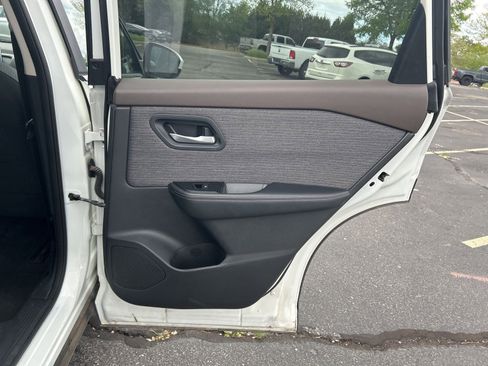 Used 2023 Nissan Rogue SV AWD/4WD image 14