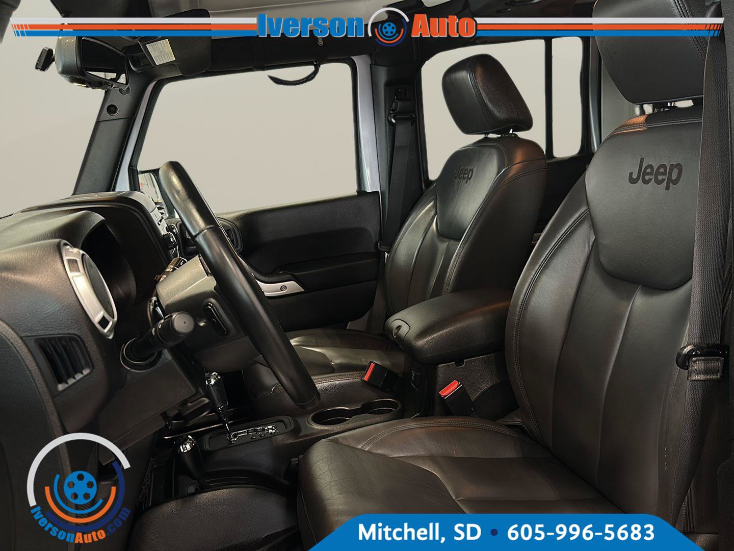 Used 2016 Jeep Wrangler Unlimited Sahara w/ Connectivity Group AWD/4WD image 15