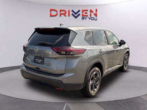 Used 2025 Nissan Rogue SV FWD image 4