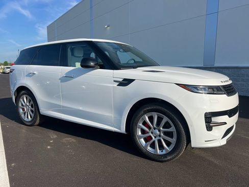 Used 2024 Land Rover Range Rover Sport Dynamic SE AWD/4WD image 2