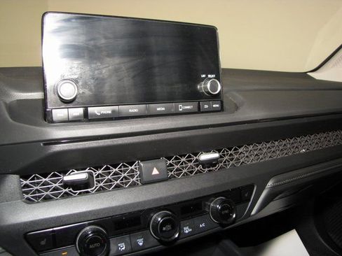 Certified 2025 Honda Accord SE image 7