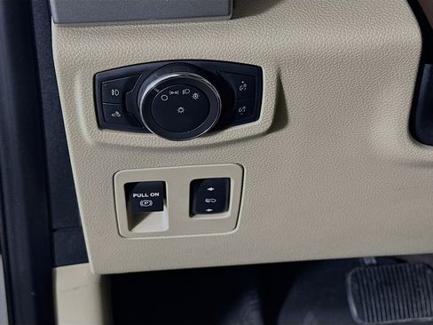 Used 2020 Ford F150 Lariat image 17