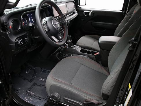 Used 2025 Jeep Wrangler Unlimited Rubicon image 10