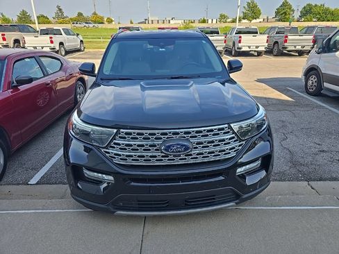 Used 2021 Ford Explorer Limited w/ Equipment Group 301A AWD/4WD image 3