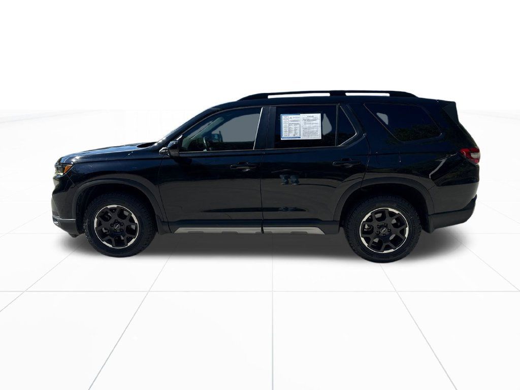 Certified 2025 Honda Pilot TrailSport image 5