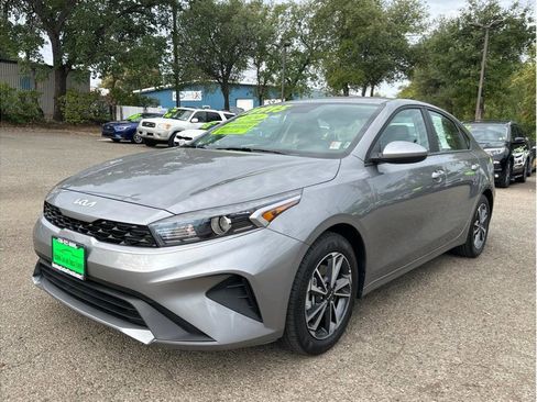 Used 2024 Kia Forte LXS image 3