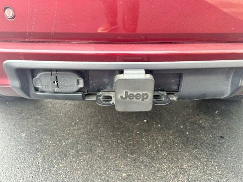 Used 2020 Jeep Grand Cherokee Altitude image 3