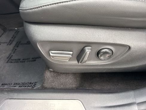 Used 2024 Toyota Grand Highlander AWD image 12