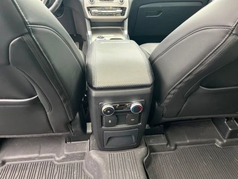 Used 2023 Ford Explorer XLT w/ Equipment Group 202A RWD image 15