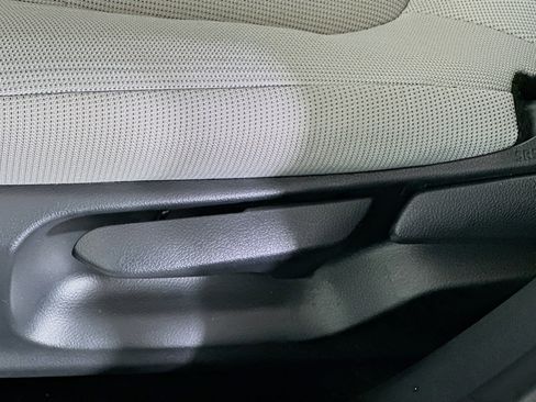 Used 2023 Toyota Corolla Cross L image 13