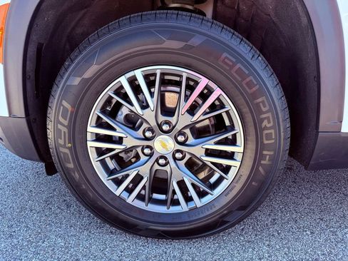 Used 2025 Chevrolet Traverse LT image 36