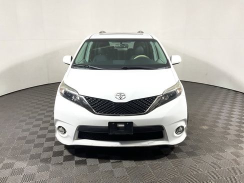 Used 2012 Toyota Sienna SE image 5
